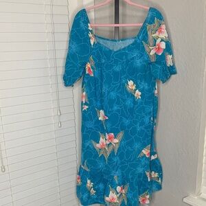 RARE Vintage Hilo Hattie Hawaiian Floral vacation resortwear midi Dress m